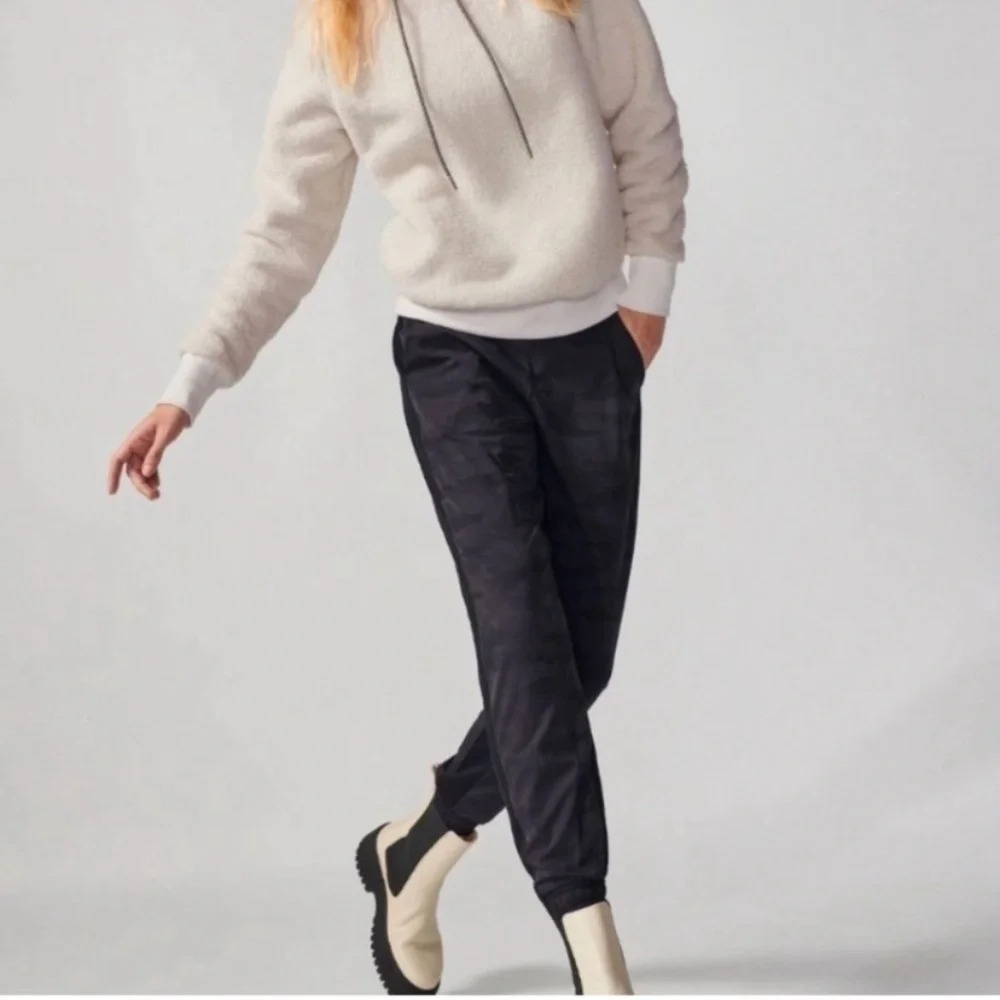Athleta Brooklyn Textured Lined Jogger